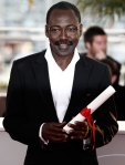 Mahamat-Saleh Haroun (Chad). Director de cine que vive en Francia desde 1982. Ha sido premiado en numerosos festivales europeos como en Venecia que ganó el gran premio especial del jurado con Daratt (2006)