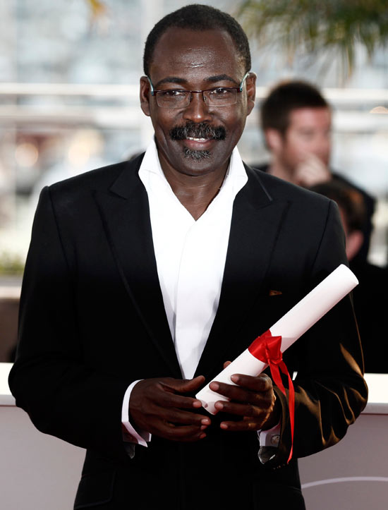 Mahamat-Saleh Haroun (Chad). Director de cine que vive en Francia desde 1982. Ha sido premiado en numerosos festivales europeos como en Venecia que ganó el gran premio especial del jurado con Daratt (2006)
