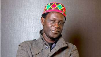 Moussa Touré (Senegal). Creó una productora propia en 1987: “Les Films du Crocodile” con la que produjo documentales.