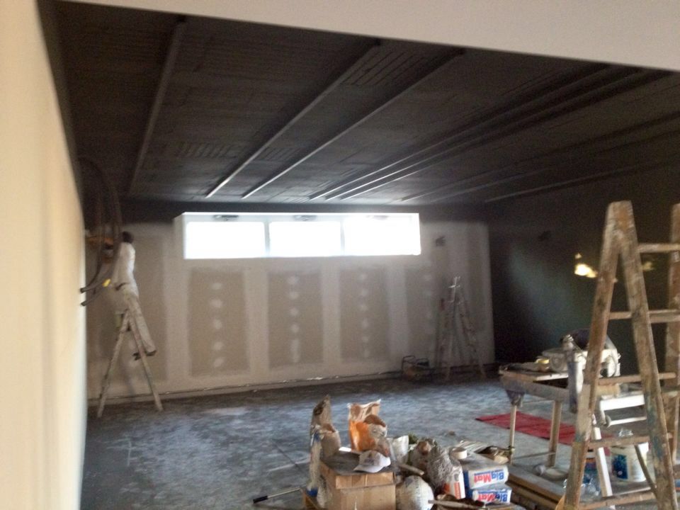 Los revestimientos en paredes de la Sala 2